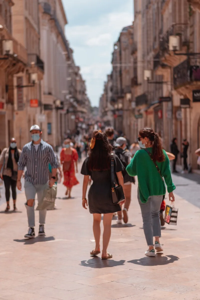 Rue de Bordeaux et ses façades en pierre